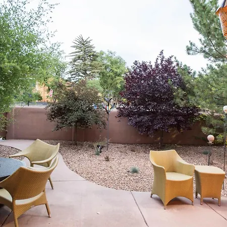 Downtown Corner Courtyard @ El Corazon De Santa Fe