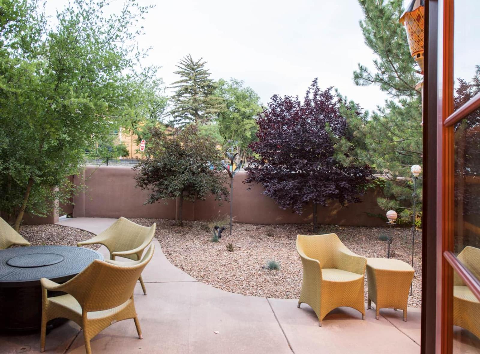 Downtown Corner Courtyard @ El Corazon De Santa Fe