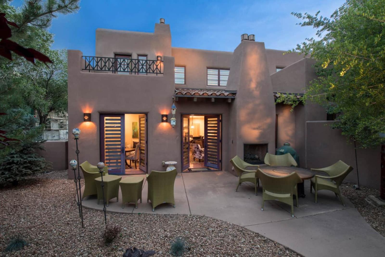 Downtown Corner Courtyard @ El Corazon De Holiday home