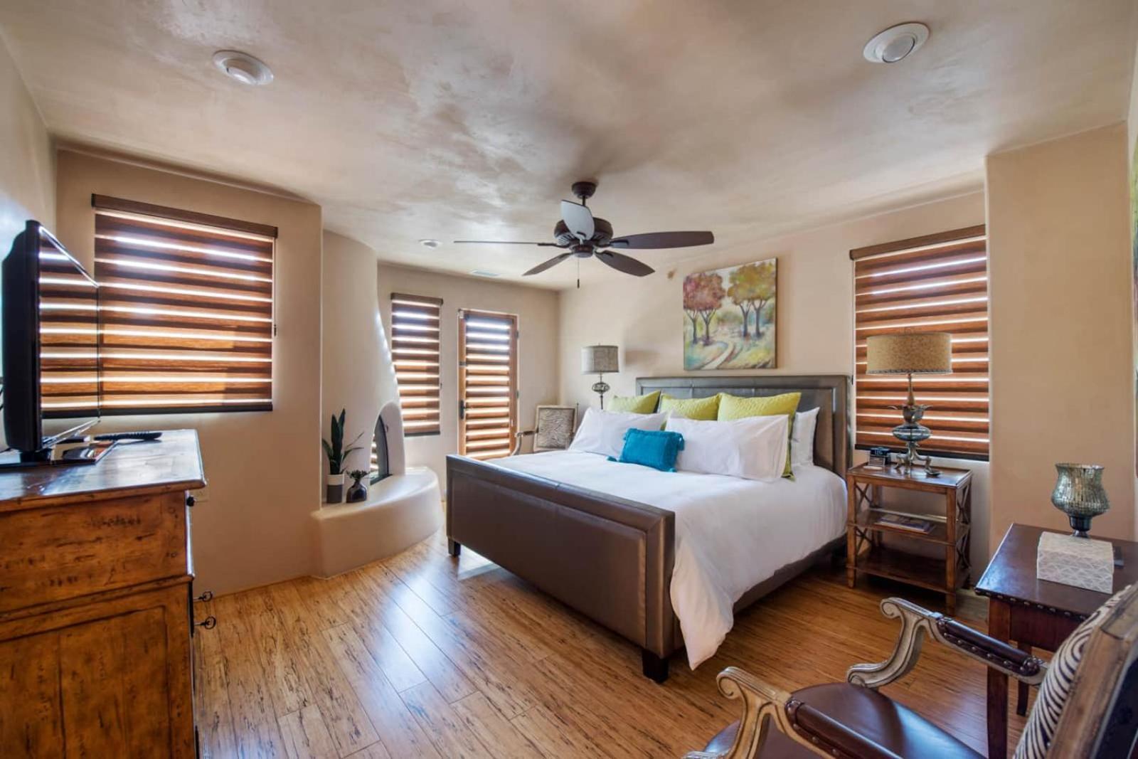 Downtown Corner Courtyard @ El Corazon De *